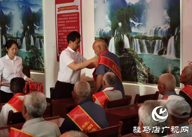 上蔡县洙湖镇举行“光荣在党50年”纪念章颁发仪式