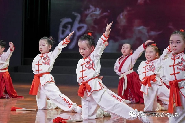 驻马店市实验幼儿园举办红色经典艺术展演活动