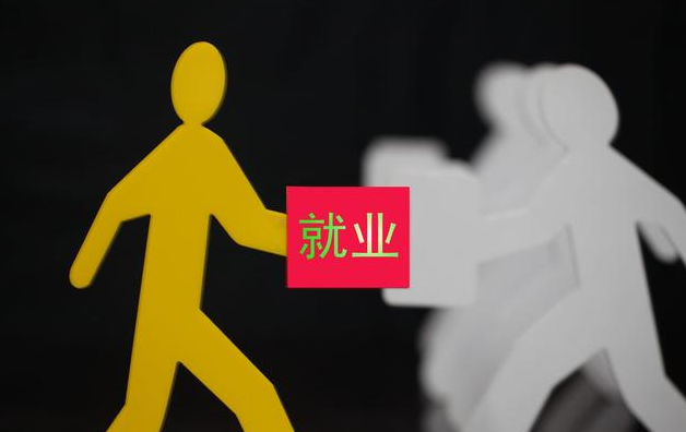 大学生“慢就业” 辅导员老师劝学生“说干嘴、跑断腿”