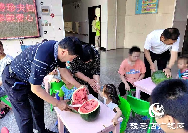 驻马店：“好人”夫妇炎炎夏日为儿童福利院送“清凉”