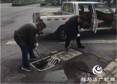 驻马店：更换井盖消除隐患守护市民“脚下安全”