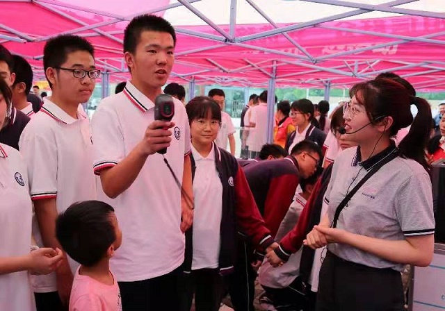“网络安全科技馆”走进驻马店市高级中学