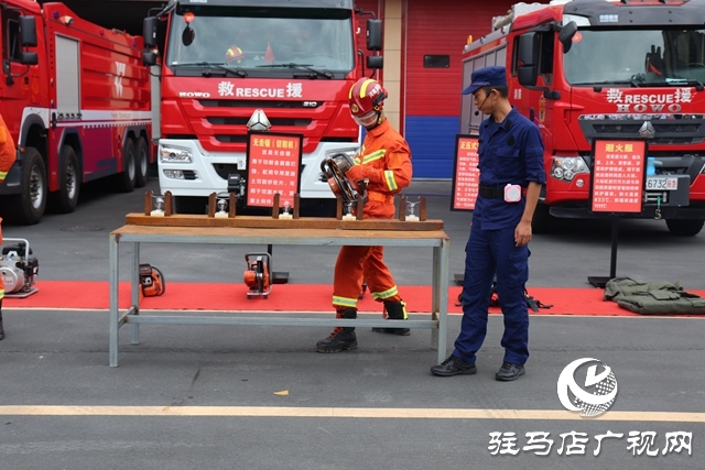 小萌娃”零距离“体验消防魅力
