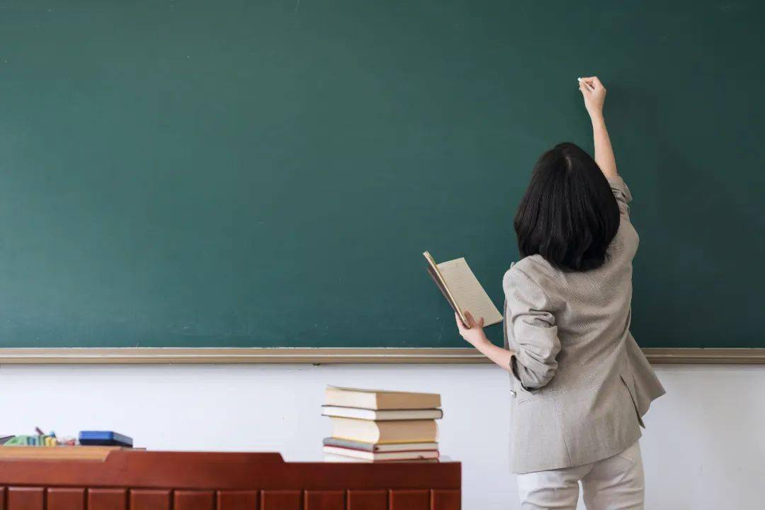 教育部辟谣取消教师寒暑假：暑托变第三学期说法不符合实际