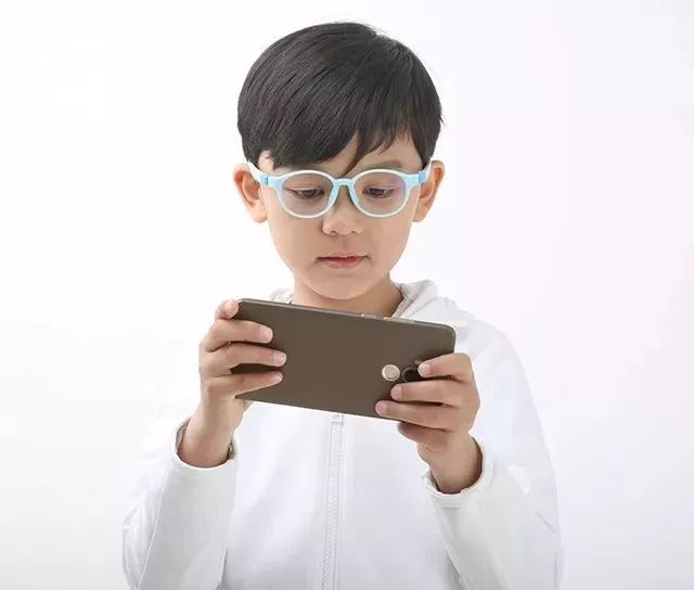 看视频、玩手游、网上冲浪，暑期警惕孩子患上干眼症