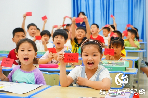 正阳总工会爱心托管班点亮精彩假期