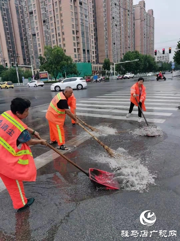 驻马店市中心城区相关部门迅速行动排涝除险