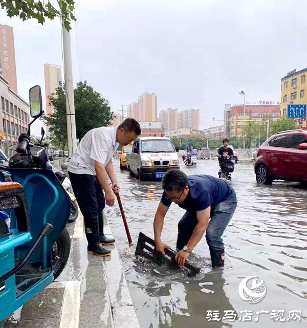 驻马店市中心城区相关部门迅速行动排涝除险