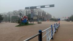 关注新乡暴雨｜山洪两次穿过辉县城区 近4万群众安全转移