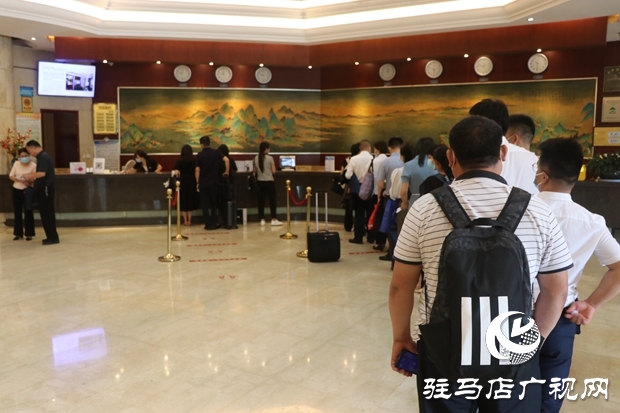 驻马店市第四届人大八次会议代表报到