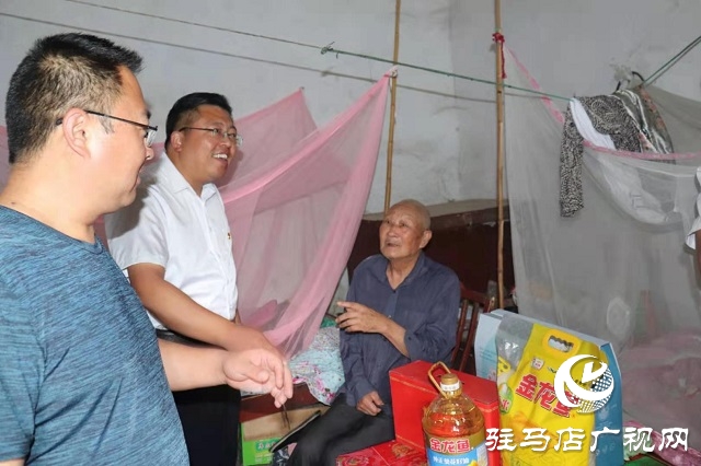 汝南县板店乡“八一”送关爱 情暖老战士