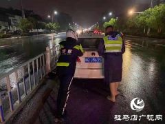 驻马店交警奋战一线守护平安