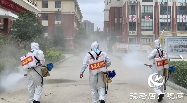 驻马店市城乡一体化示范区消防救援大队走进校园进行防疫消杀工作