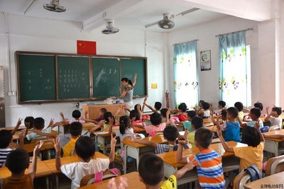 教育部：各地实现义务教育教师平均工资不低于公务员承诺