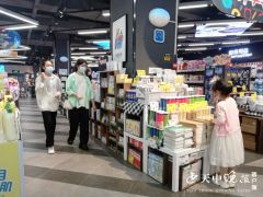 驻马店：新学期新气象 文具市场“忙”