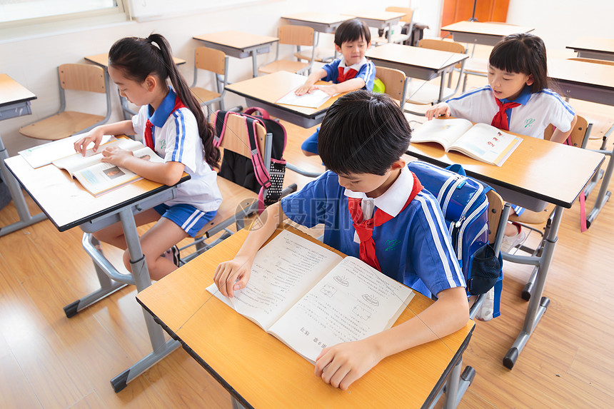 教育部：中小学生校外培训材料不得超前