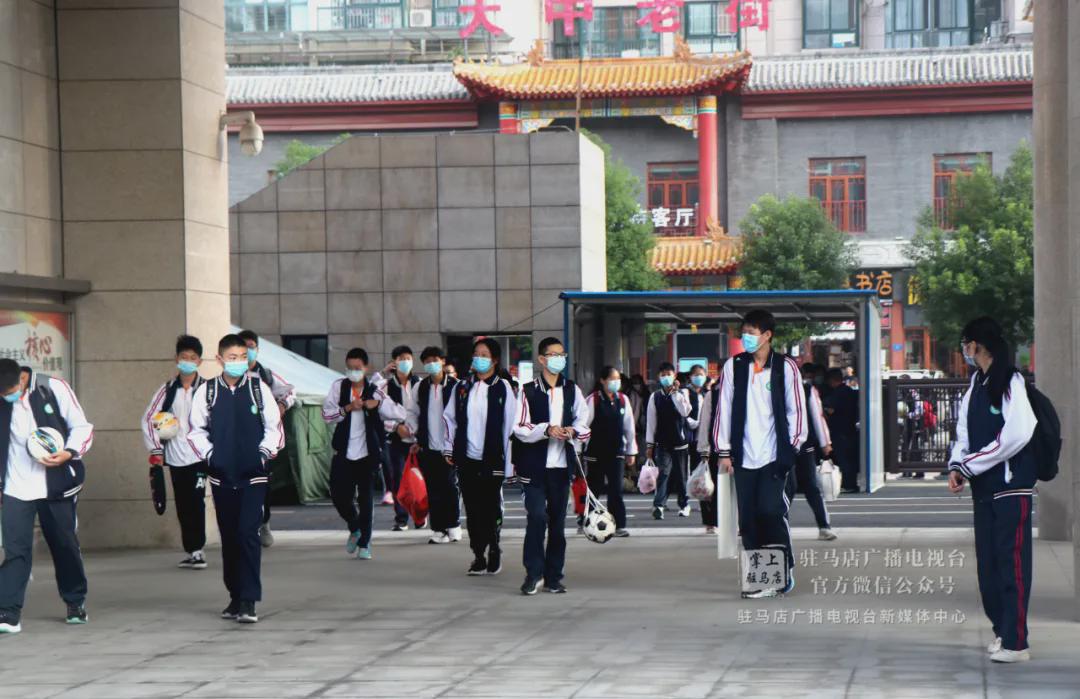 现场直击！驻马店高级中学、实验中学、二中开学！