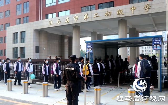 驻马店市开学第一天！直击初三、高三年级学生返校