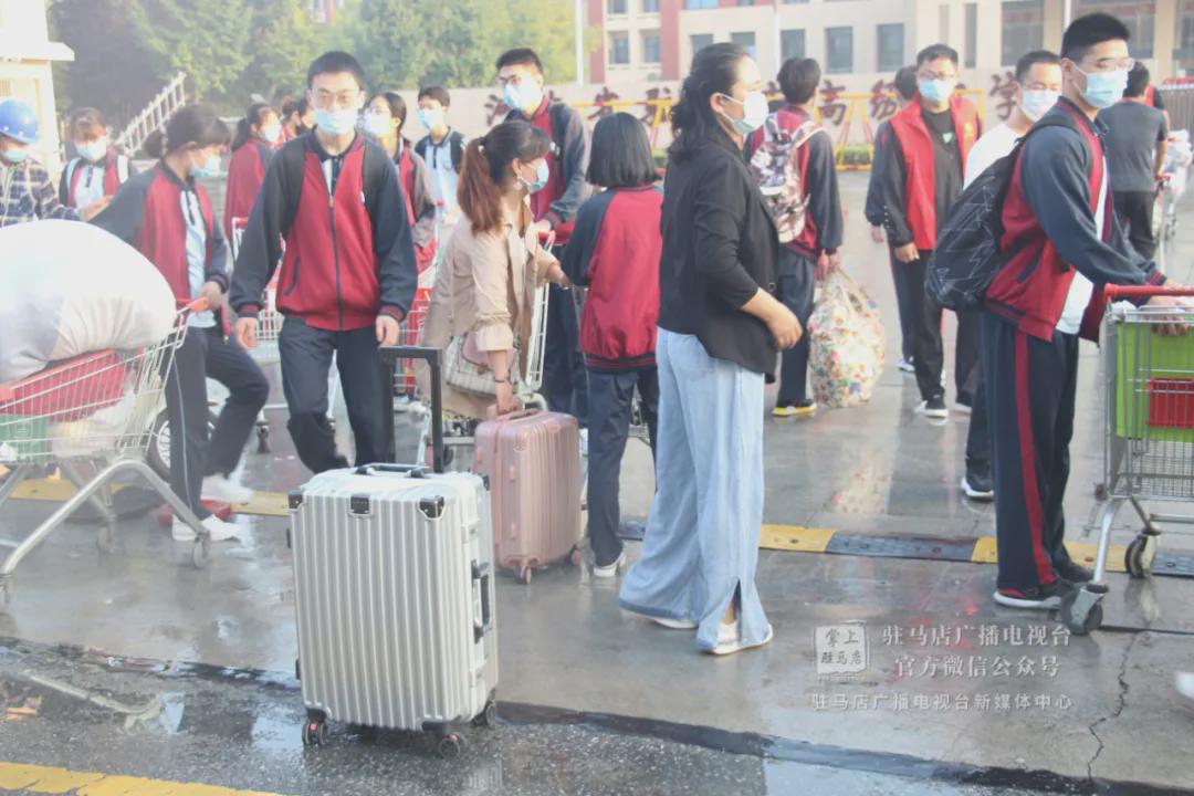 现场直击！驻马店高级中学、实验中学、二中开学！