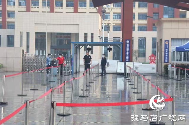 驻马店市开学第一天！直击初三、高三年级学生返校