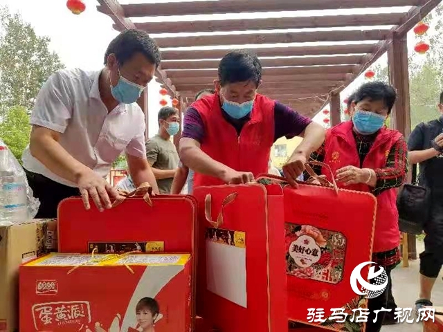 关爱孤老 情满中秋