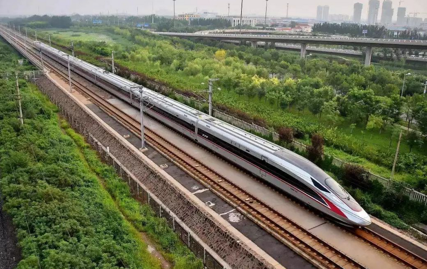 我国高铁里程稳居世界第一 流动的中国生机勃勃