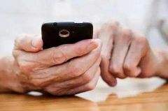 刷视频、领金币……“银发族”网瘾为何越来越重？