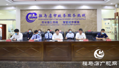 驻马店市副市长王钦胜现场接听“12345”热线