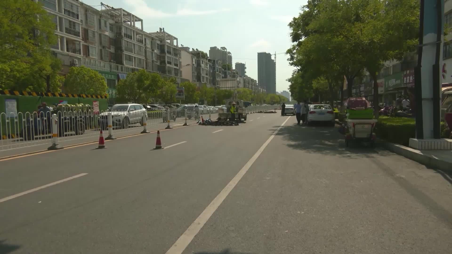 市区窨井设施专项整治进行中 提醒市民合理安排出行