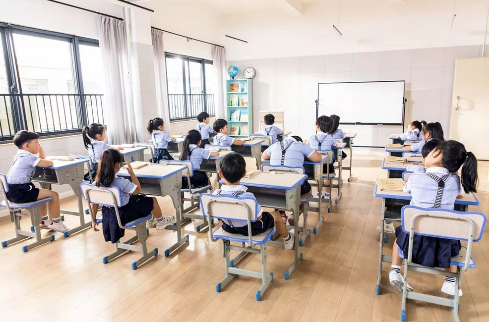 教育部：校外培训机构必须“亮证签约”