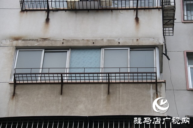 驻马店：市民发现安全隐患 市政人员及时排除