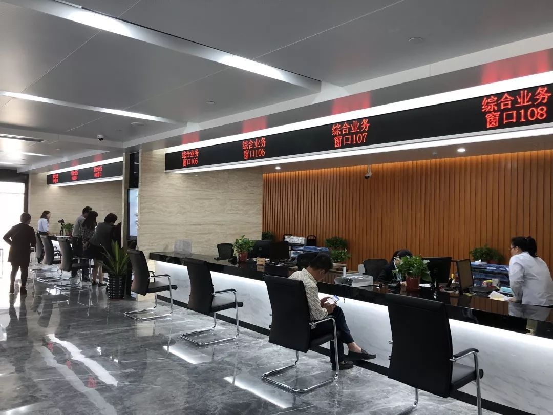 驻马店市民中心全面推行“无否决权”服务制度 切实当好有呼必应无事不扰“店小二”