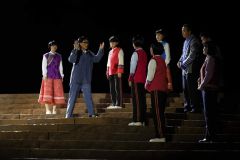 “桂梅老师”话剧在华坪演出现场，这一幕让人破防！