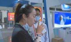 现场体验可吸入式新冠疫苗 网友：姿势好像喝奶茶