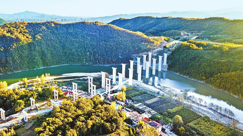 郑西高速西峡至双龙段正在加快建设
