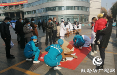 驻马店市中心医院胸痛中心举行“1120中国心梗救治日”主题宣传活动