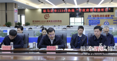 李跃勇现场接听市12345政务服务热线
