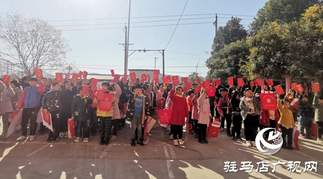 确山：宪法宣讲进校园 法治护航助成长