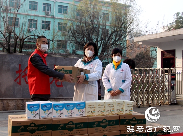 暖心！爱心企业为驻马店市康乐托老院捐赠3万元奶粉