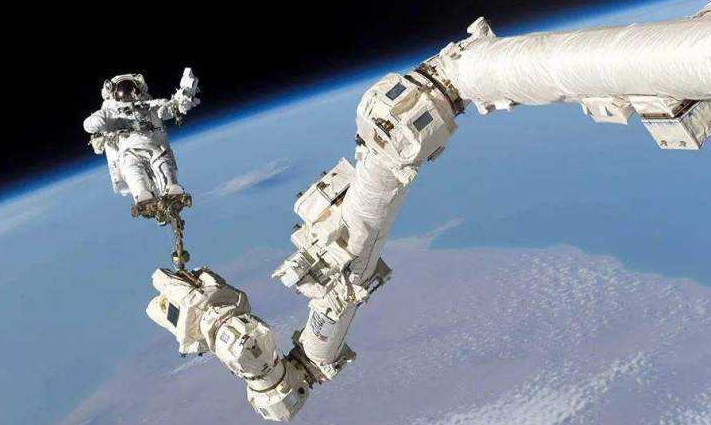 空间站机械臂转位货运飞船试验取得圆满成功