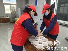 遂平县：暖心腊八粥 情暖司乘心