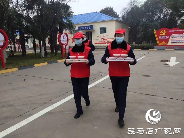 遂平县：暖心腊八粥 情暖司乘心
