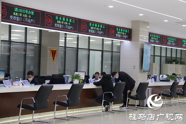 驻马店市市民中心：严控人流量 倡导网上办掌上办