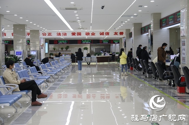 驻马店市市民中心：严控人流量 倡导网上办掌上办