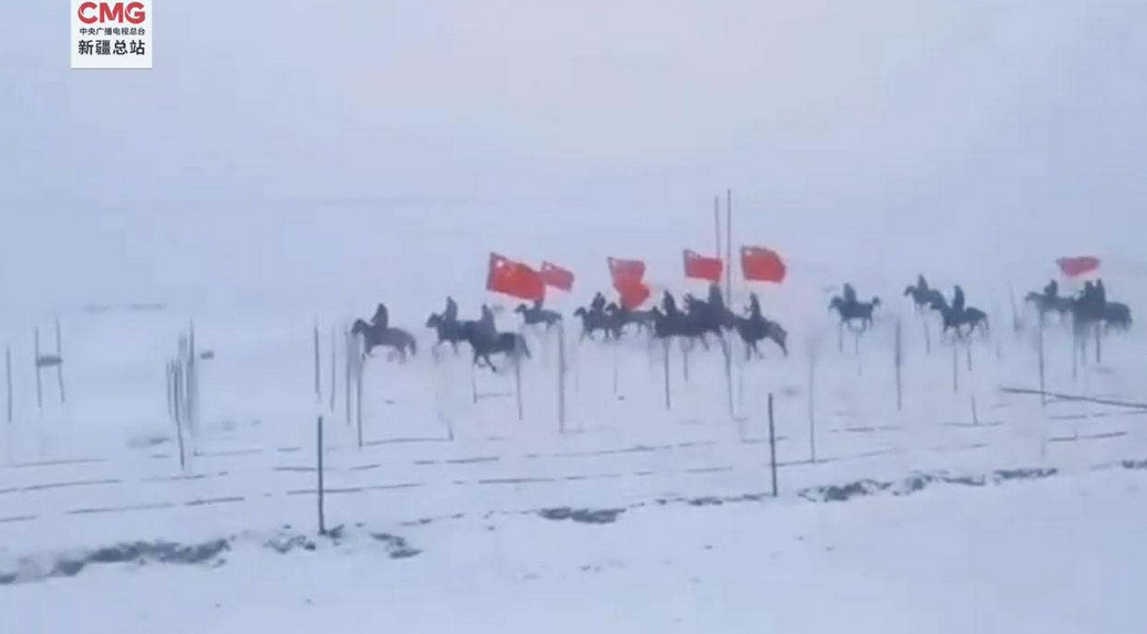 热血沸腾！新疆牧民雪中奔马送冬奥健儿出征