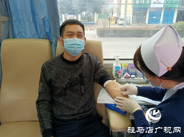 平舆县：无偿献血 情铸警魂