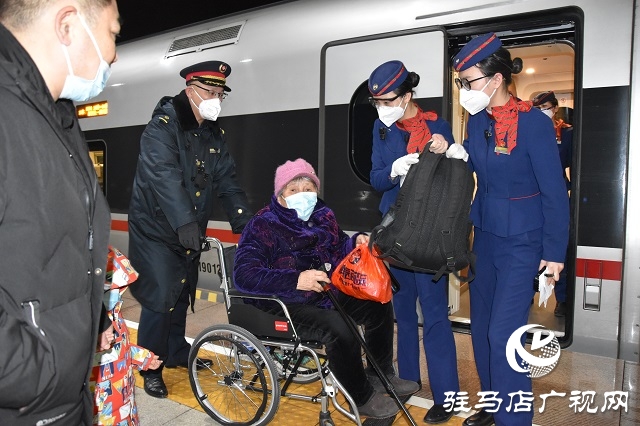 驻马店车务段迎来春运返程客流高峰 多去往北京、上海、深圳、郑州等地