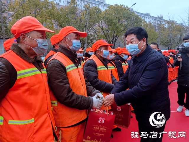 情暖元宵节 爱心企业关爱慰问环卫工人