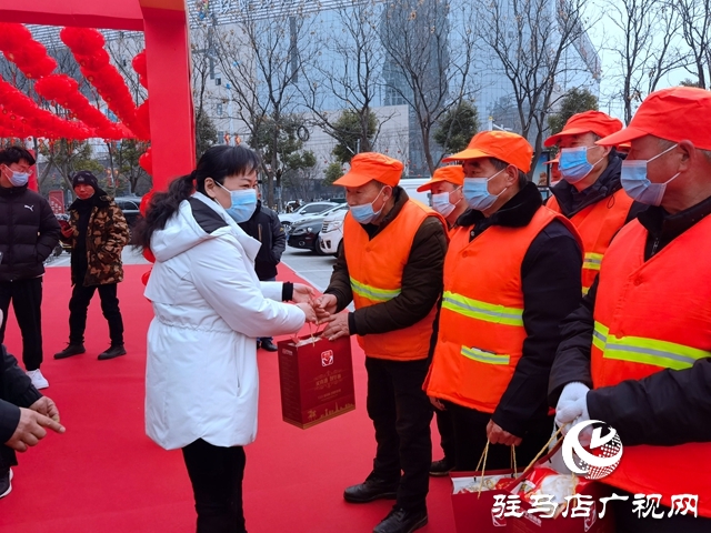 情暖元宵节 爱心企业关爱慰问环卫工人