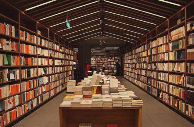 实体书店为什么接二连三遭遇危机？生存之道在哪